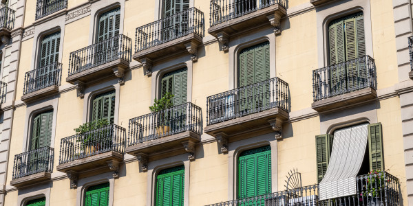 Puertas y Ventanas de Aluminio / PVC a medida en Sabadell · Aislamientos Acústicos