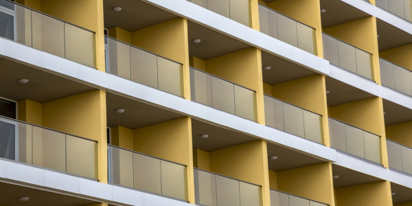 Puertas y Ventanas de Aluminio / PVC a medida en Sabadell · Balconeras